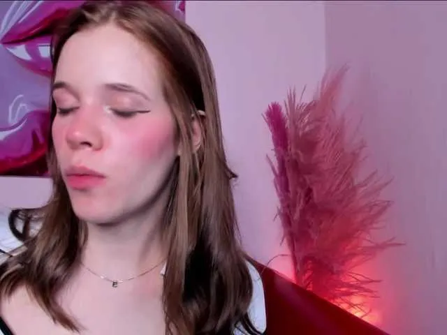 Live sex webcam photo for PrettyAriel #290545597