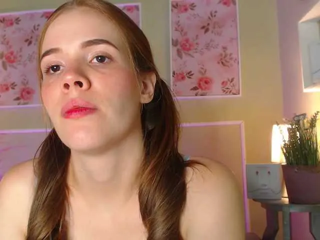 Live sex webcam photo for PrettyAriel #291305369