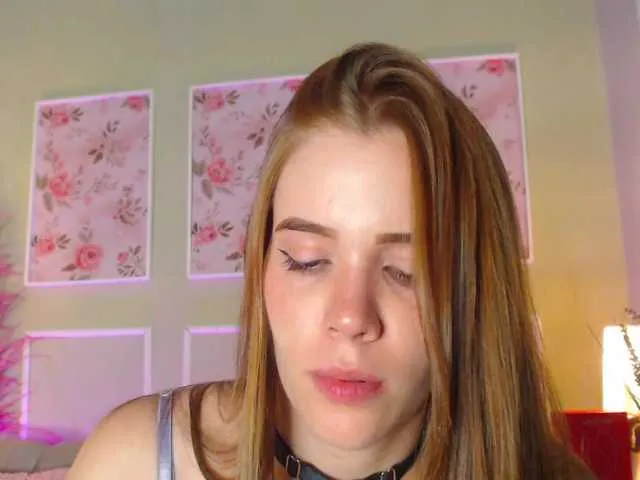 Live sex webcam photo for PrettyAriel #291310153