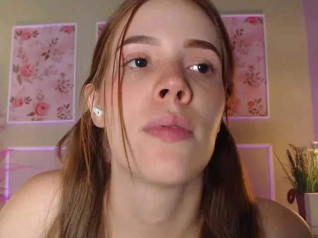 Live sex webcam photo for PrettyAriel #291328922