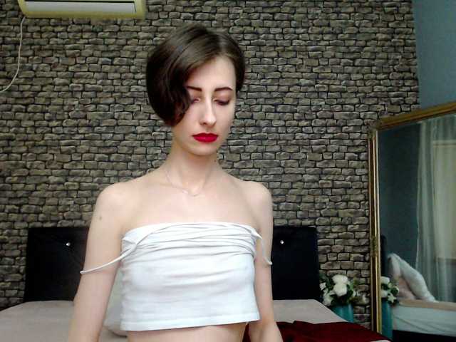 Live sex webcam photo for PrettyAyleen #273023467