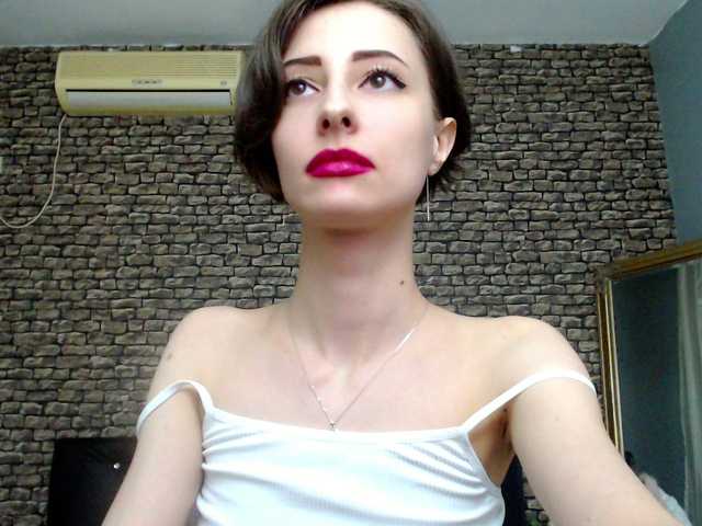 Live sex webcam photo for PrettyAyleen #273063258