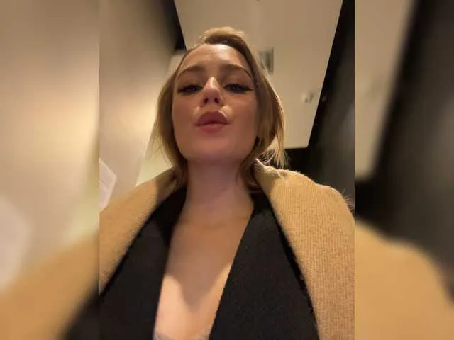 Live sex webcam photo for PrettyKatea #272465988