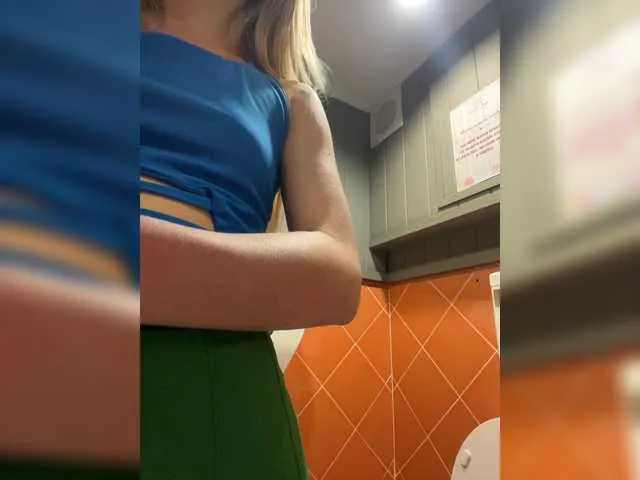 Live sex webcam photo for PrettyKatea #273811790