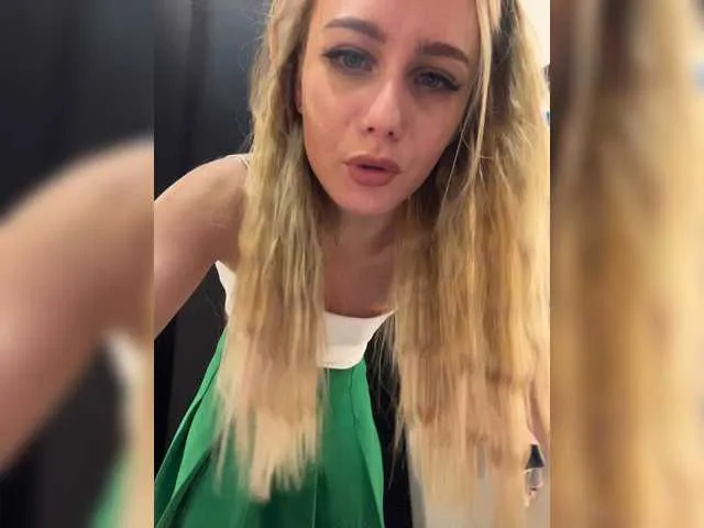 Live sex webcam photo for PrettyKatea #273956278