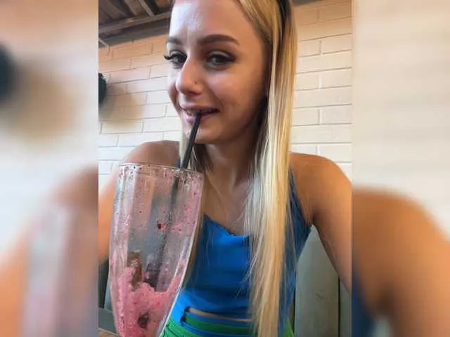Live sex webcam photo for PrettyKatea #274042352