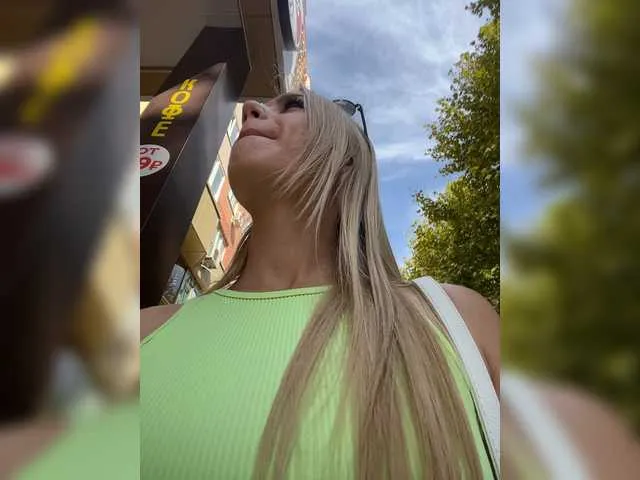 Live sex webcam photo for PrettyKatea #274431998