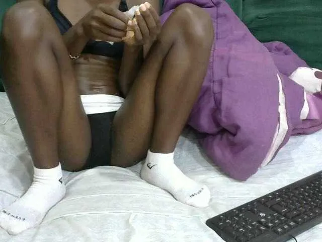 Live sex webcam photo for PrettyOne1 #293464975