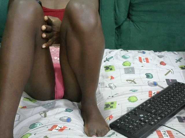 Live sex webcam photo for PrettyOne1 #293484303