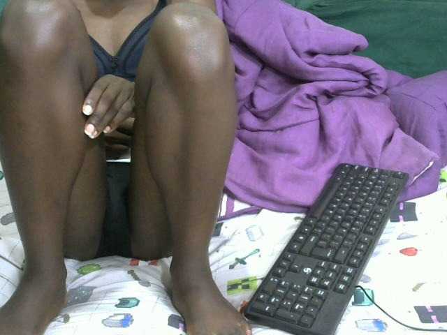 Live sex webcam photo for PrettyOne1 #293489285