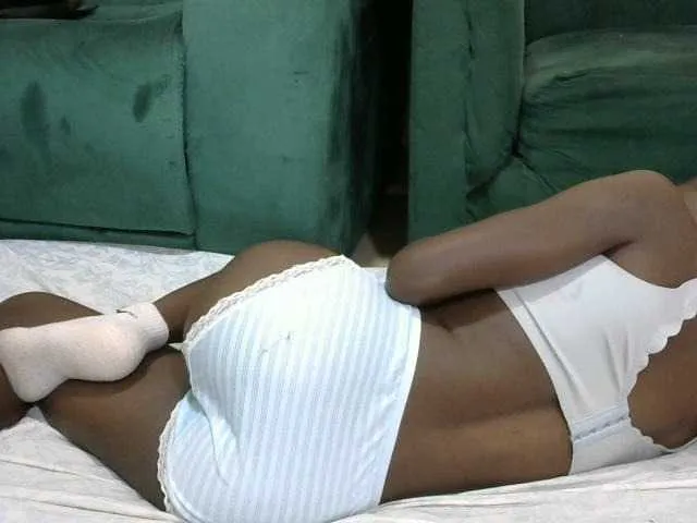 Live sex webcam photo for PrettyOne1 #293555091