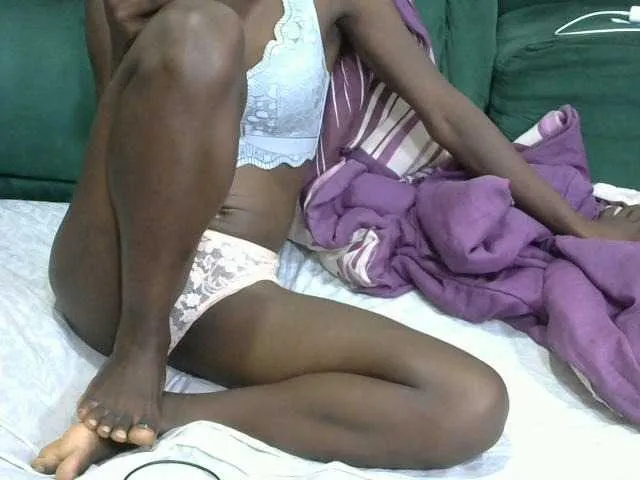 Live sex webcam photo for PrettyOne1 #293556806