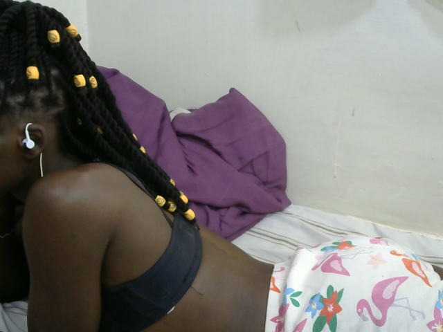 Live sex webcam photo for PrettyOne1 #293654261