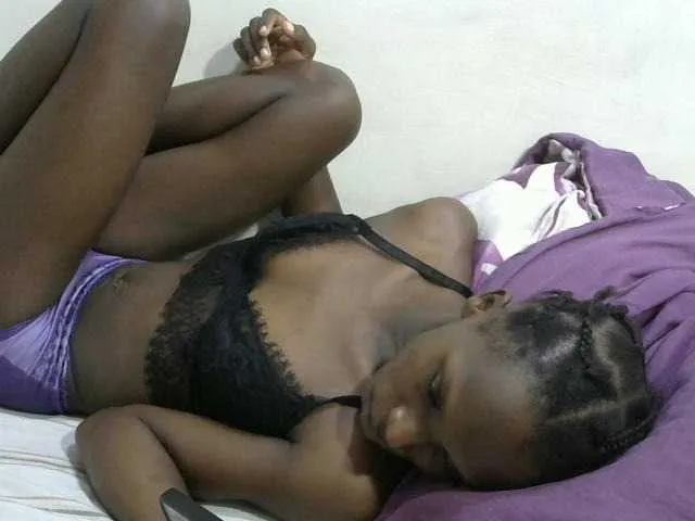 Live sex webcam photo for PrettyOne1 #293843313