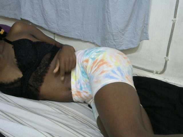 Live sex webcam photo for PrettyOne1 #293996808