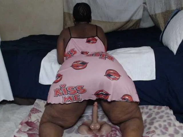 Live sex webcam photo for Prettybkack25 #293346738