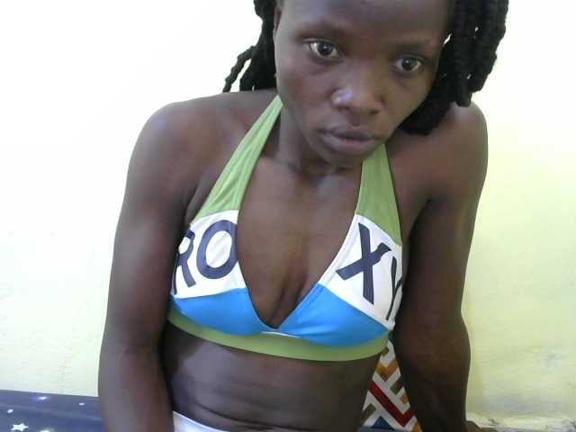 Live sex webcam photo for Prettyebony2 #292247456