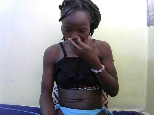 Live sex webcam photo for Prettyebony2 #292273708