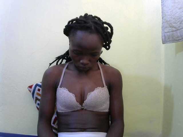 Live sex webcam photo for Prettyebony2 #292294889