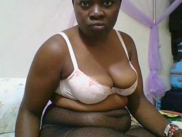 Live sex webcam photo for Prettyface24 #288050159