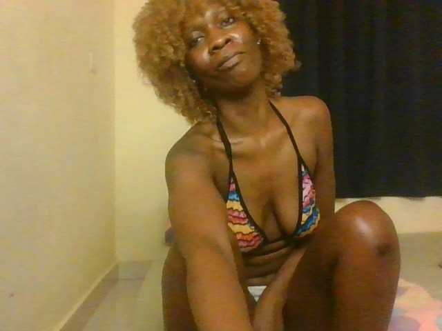 Live sex webcam photo for Prettymarir #294163883