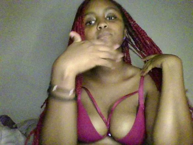 Live sex webcam photo for Prettyval #292887111