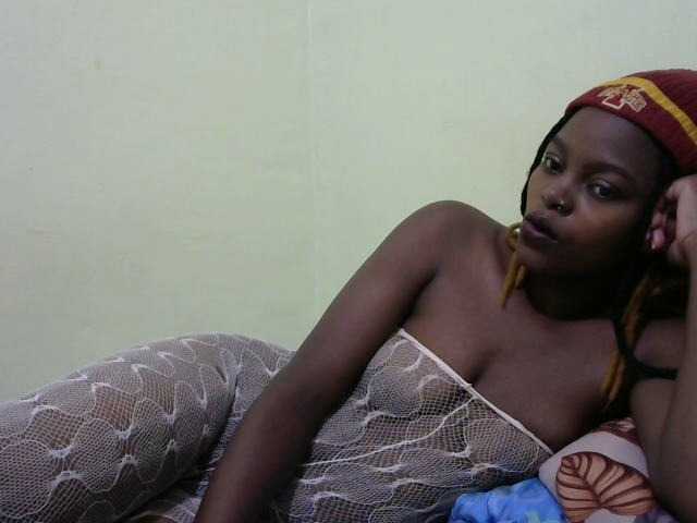 Live sex webcam photo for Prettyvish #277779658