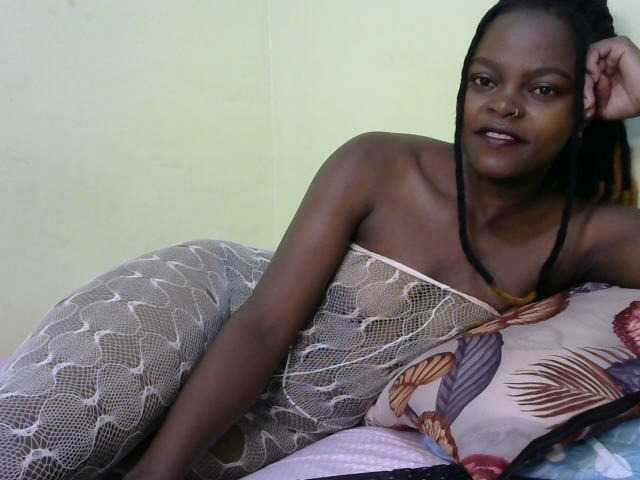 Live sex webcam photo for Prettyvish #277794240