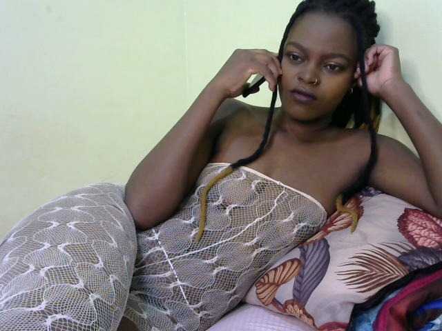 Live sex webcam photo for Prettyvish #277799292