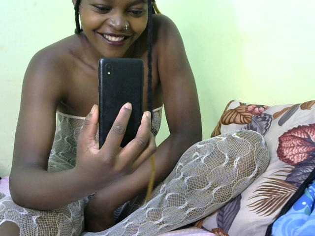 Live sex webcam photo for Prettyvish #277808217