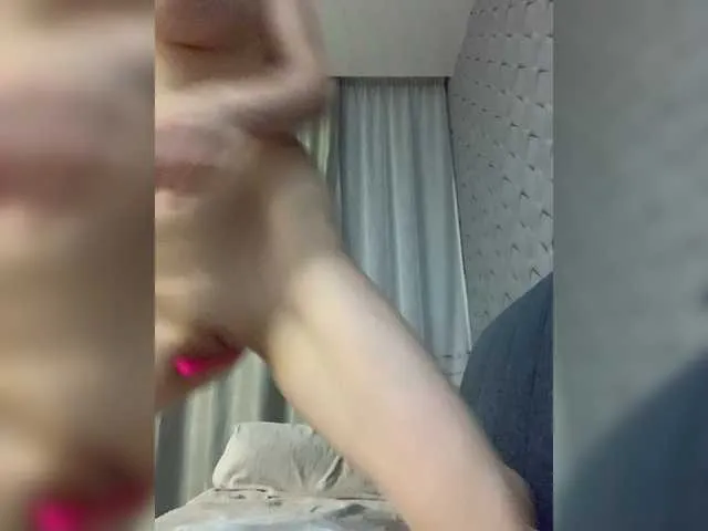 Live sex webcam photo for Princess-Dia #273935457