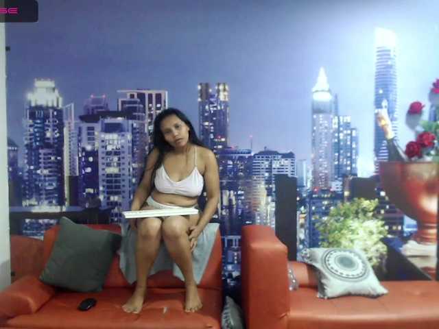 Live sex webcam photo for Priya-Rai #273085424