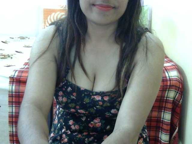 Live sex webcam photo for Priya10 #277560546