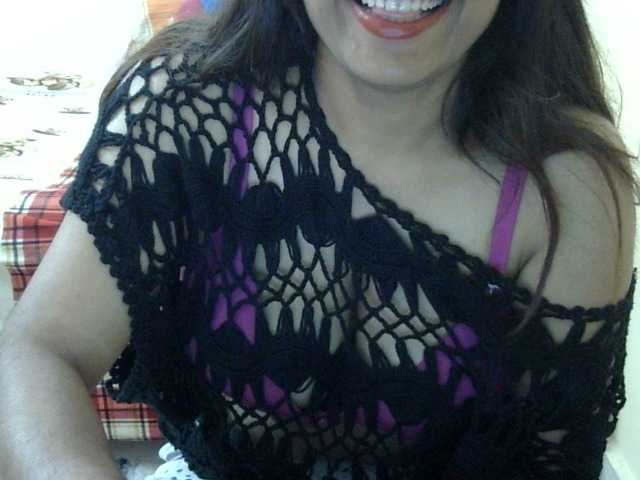 Live sex webcam photo for Priya10 #277619240