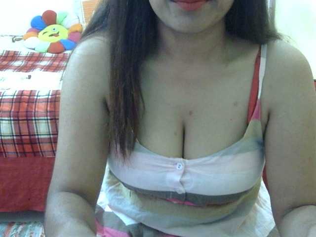 Live sex webcam photo for Priya10 #277756240