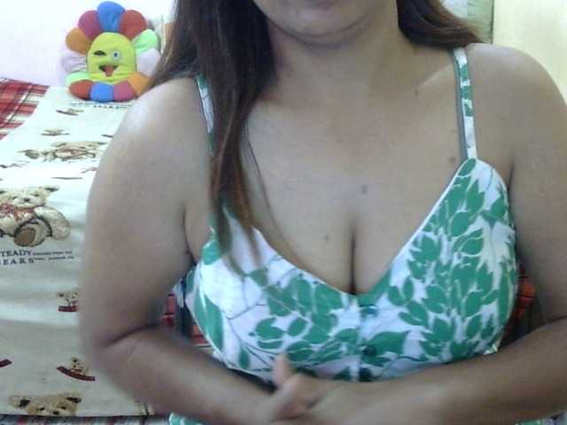 Live sex webcam photo for Priya10 #277783400