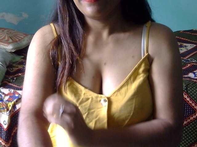 Live sex webcam photo for Priya10 #277893093