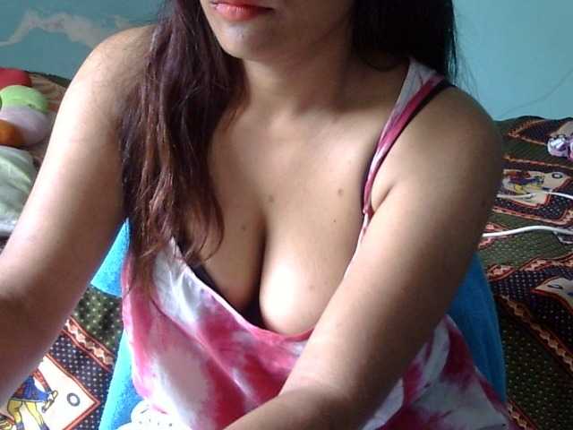 Live sex webcam photo for Priya10 #277976833