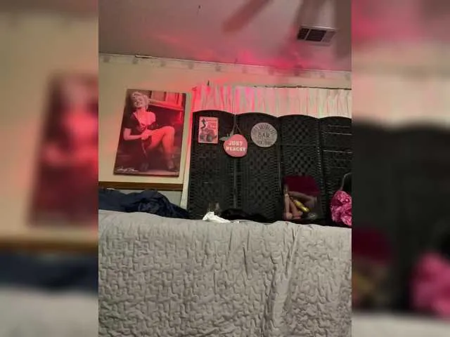 Live sex webcam photo for Prurient-Gem #292339097