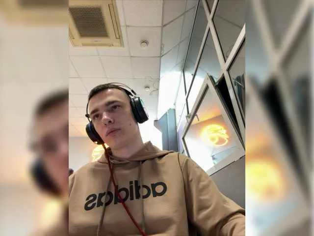 Live sex webcam photo for Pups900908 #277931732