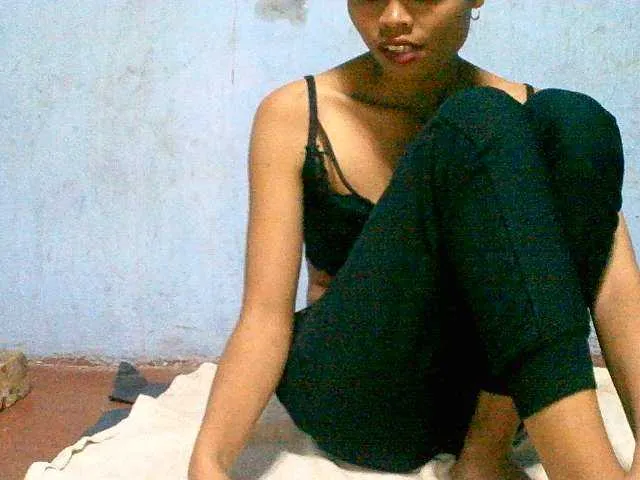 Live sex webcam photo for Pussy01lips #283379389