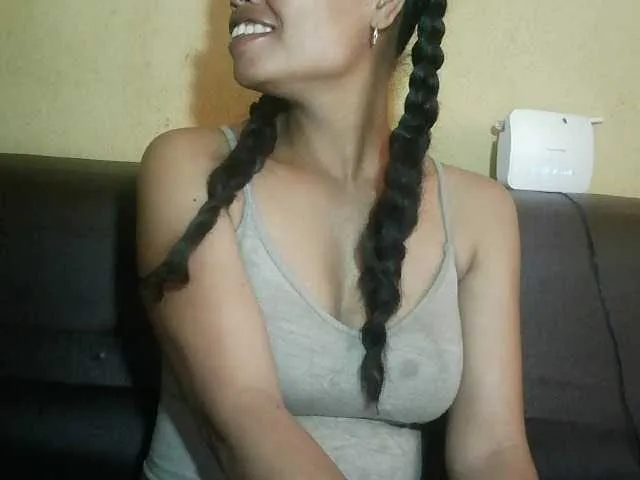 Live sex webcam photo for Pussy01lips #292046731