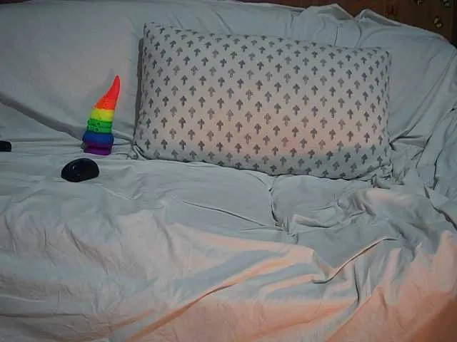 Live sex webcam photo for PussyHole4 #272941517