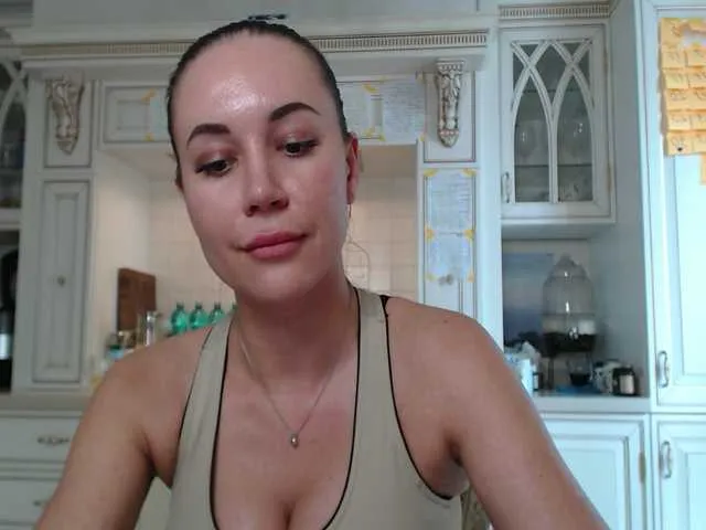 Live sex webcam photo for QWEENII #291377945