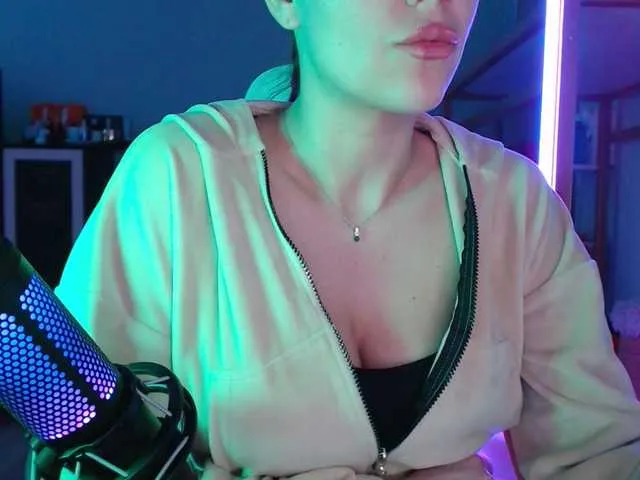 Live sex webcam photo for QWEENII #293086398