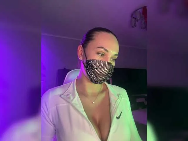 Live sex webcam photo for QWEENII #293407990