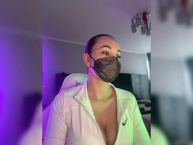 Live sex webcam photo for QWEENII #293413285