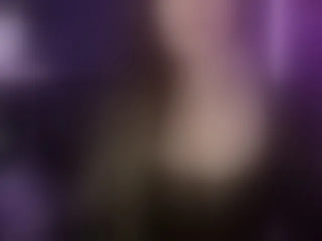 Live sex webcam photo for QWEENII #293437688
