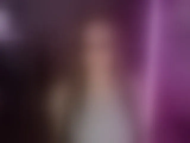 Live sex webcam photo for QWEENII #293786305