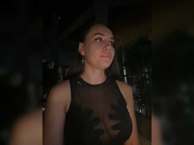 Live sex webcam photo for QWEENII #293970596